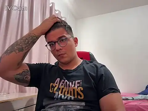 Snapshot of Thickdick6905 chatting on 8, 11, 2025 Thickdick6905 online show from 8, 11, 2025