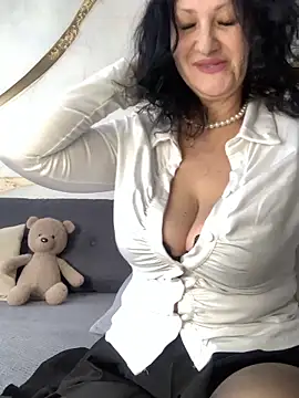 Snapshot of Katie-n chatting on 5, 2, 2026 Katie-n online show from 5, 2, 2026