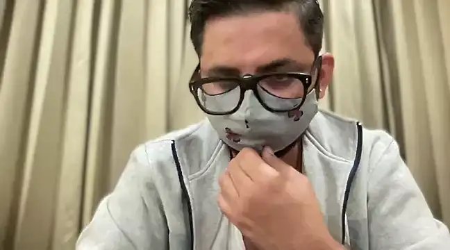 Snapshot of slavekinky001 chatting on 21, 12, 2024 slavekinky001 online show from 21, 12, 2024