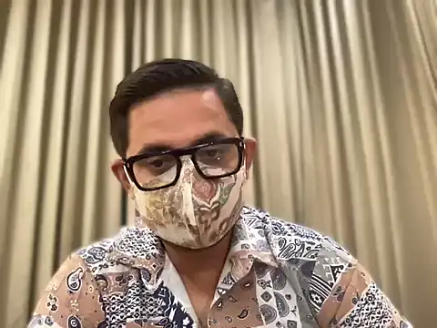 Snapshot of slavekinky001 chatting on 8, 4, 2026 slavekinky001 online show from 8, 4, 2026