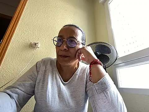 sweeviolet online show from 24, 2, 2025