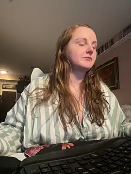 GingerSnap33 online show from 9, 3, 2025