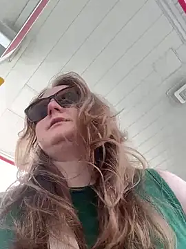 Snapshot of GingerSnap33 chatting on 19, 4, 2026 GingerSnap33 online show from 19, 4, 2026