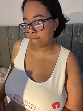 Snapshot of XMara chatting on 4, 7, 2026 XMara online show from 4, 7, 2026