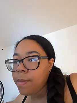 Snapshot of XMara chatting on 6, 7, 2026 XMara online show from 6, 7, 2026