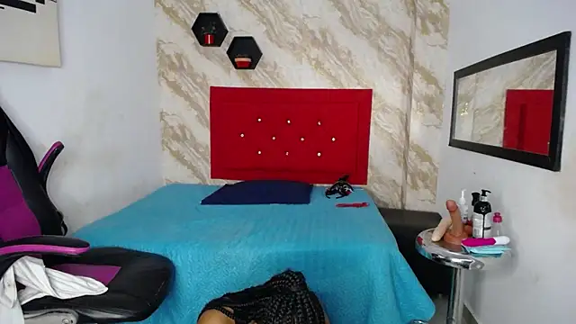 Snapshot of issa__love chatting on 8, 1, 2026 issa love online show from 8, 1, 2026