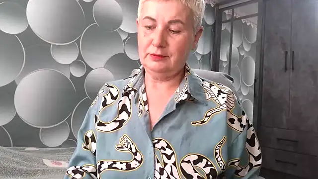 NicoleOlla online show from 7, 10, 2025