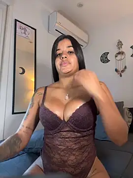 Snapshot of EmelyRogers chatting on 20, 10, 2025 EmelyRogers online show from 20, 10, 2025