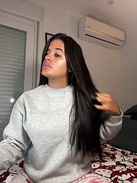 Snapshot of EmelyRogers chatting on 5, 11, 2025 EmelyRogers online show from 5, 11, 2025