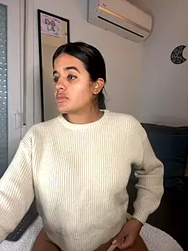 Snapshot of EmelyRogers chatting on 17, 11, 2025 EmelyRogers online show from 17, 11, 2025