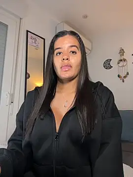 Snapshot of EmelyRogers chatting on 21, 11, 2025 EmelyRogers online show from 21, 11, 2025