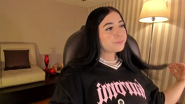 Snapshot of Maaiitee chatting on 22, 11, 2025 Maaiitee online show from 22, 11, 2025