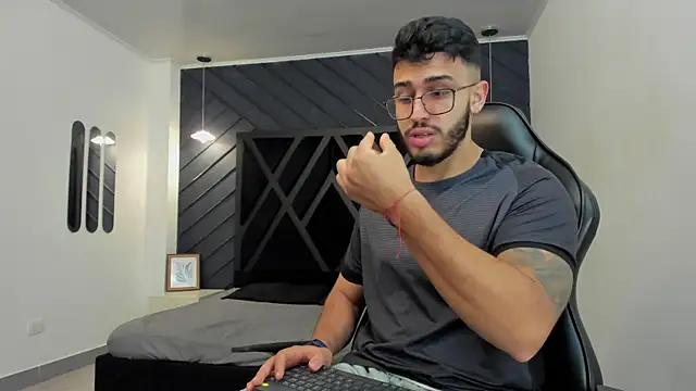 Liam Kleiin online show from 18, 11, 2025