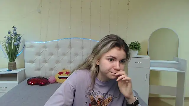 TinaRedly online show from 5, 2, 2025