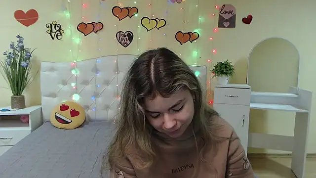 TinaRedly online show from 16, 2, 2025