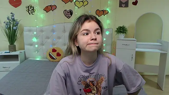 TinaRedly online show from 11, 3, 2025