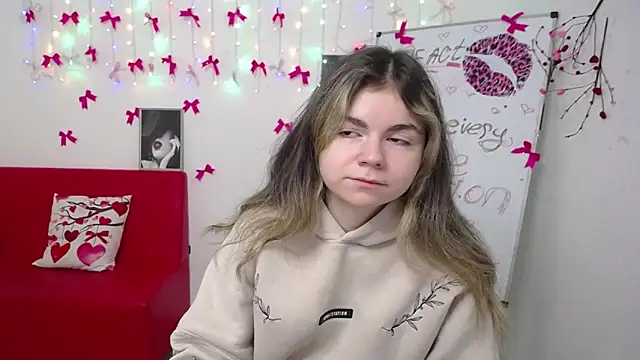 Snapshot of TinaRedly chatting on 12, 3, 2026 TinaRedly online show from 12, 3, 2026