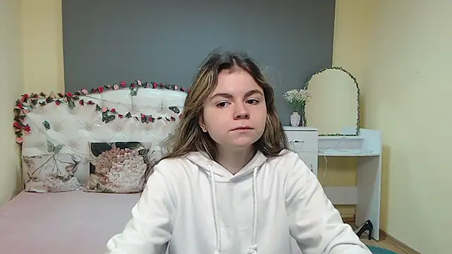 Snapshot of TinaRedly chatting on 15, 3, 2026 TinaRedly online show from 15, 3, 2026