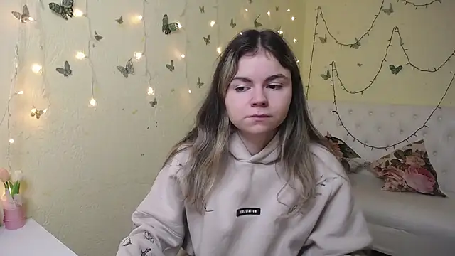 Snapshot of TinaRedly chatting on 16, 3, 2026 TinaRedly online show from 16, 3, 2026