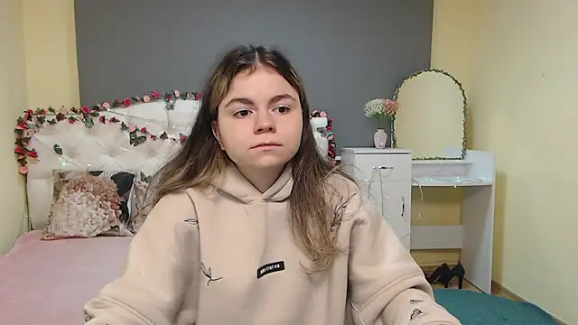 Snapshot of TinaRedly chatting on 18, 3, 2026 TinaRedly online show from 18, 3, 2026