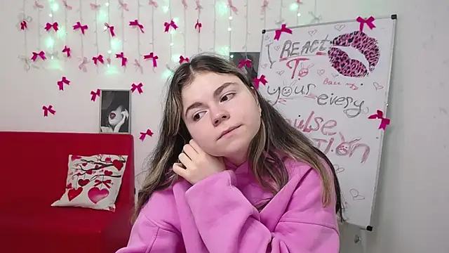 Snapshot of TinaRedly chatting on 19, 3, 2026 TinaRedly online show from 19, 3, 2026