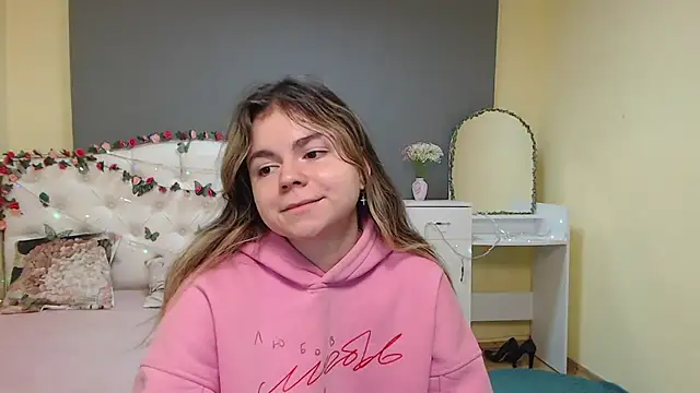 Snapshot of TinaRedly chatting on 24, 3, 2026 TinaRedly online show from 24, 3, 2026