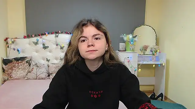 Snapshot of TinaRedly chatting on 31, 3, 2026 TinaRedly online show from 31, 3, 2026