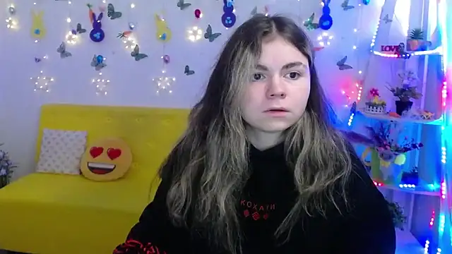 Snapshot of TinaRedly chatting on 3, 4, 2026 TinaRedly online show from 3, 4, 2026