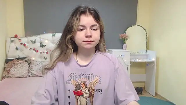 Snapshot of TinaRedly chatting on 16, 4, 2026 TinaRedly online show from 16, 4, 2026