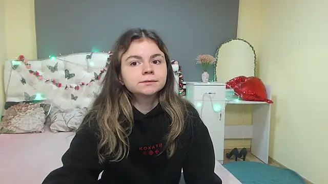 Snapshot of TinaRedly chatting on 19, 4, 2026 TinaRedly online show from 19, 4, 2026