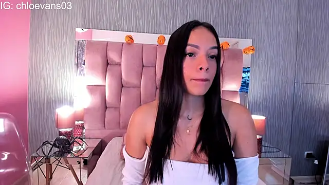 Snapshot of Chloe_evans__ chatting on 25, 10, 2025 Chloe evans online show from 25, 10, 2025