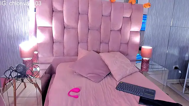 Snapshot of Chloe_evans__ chatting on 31, 10, 2025 Chloe evans online show from 31, 10, 2025