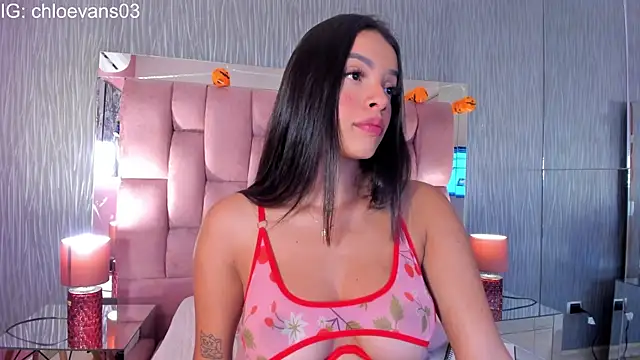 Snapshot of Chloe_evans__ chatting on 6, 11, 2025 Chloe evans online show from 6, 11, 2025