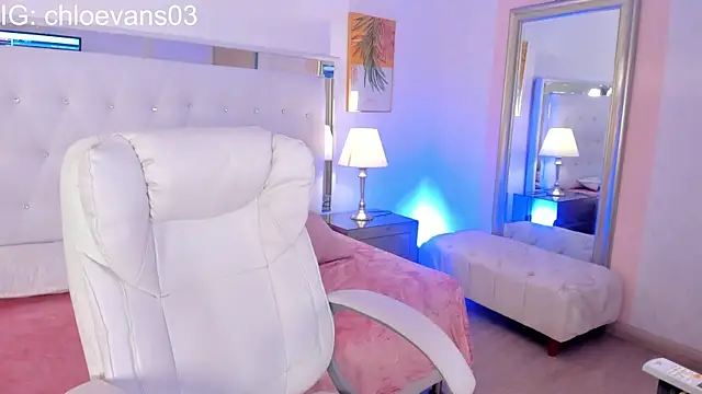 Snapshot of Chloe_evans__ chatting on 26, 11, 2025 Chloe evans online show from 26, 11, 2025