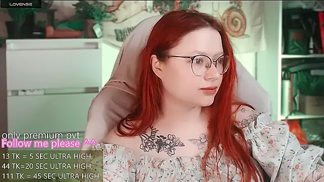 Snapshot of me__hanna chatting on 6, 4, 2026 me hanna online show from 6, 4, 2026