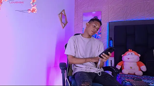 Snapshot of dilan_alfonzo chatting on 8, 6, 2026 dilan alfonzo online show from 8, 6, 2026