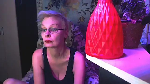 Snapshot of HelgaHimmell chatting on 2, 4, 2026 HelgaHimmell online show from 2, 4, 2026