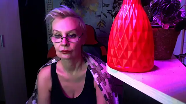 Snapshot of HelgaHimmell chatting on 4, 4, 2026 HelgaHimmell online show from 4, 4, 2026