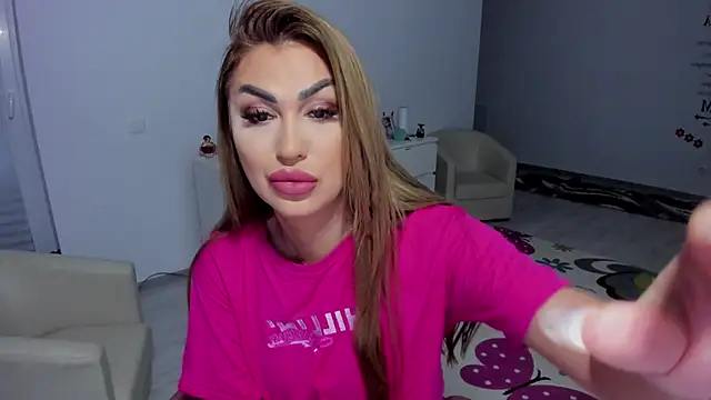 Snapshot of GlossyDiamondX chatting on 5, 2, 2025 GlossyDiamondX online show from 5, 2, 2025