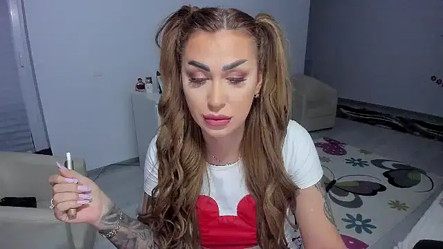 Snapshot of GlossyDiamondX chatting on 14, 2, 2025 GlossyDiamondX online show from 14, 2, 2025