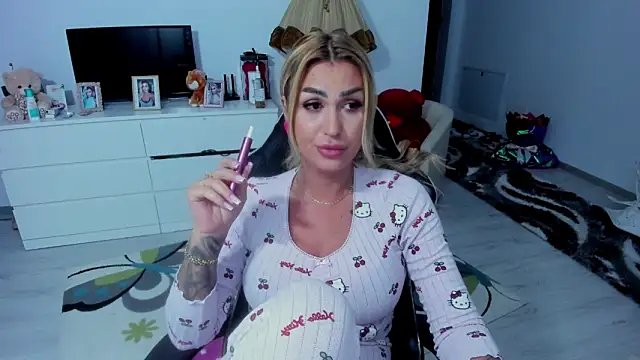 Snapshot of GlossyDiamondX chatting on 29, 9, 2025 GlossyDiamondX online show from 29, 9, 2025