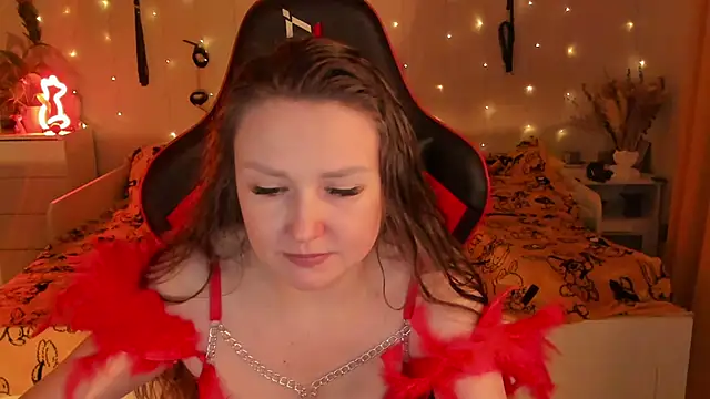 Snapshot of desperatehousewife__ chatting on 19, 10, 2025 desperatehousewife   online show from 19, 10, 2025