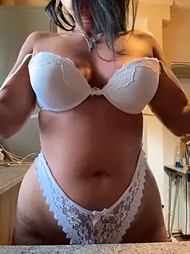 Hotmomcheckk  online show from 27, 6, 2026
