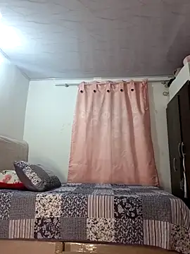 Snapshot of Sophie-hatter chatting on 15, 4, 2026 Sophie-hatter online show from 15, 4, 2026