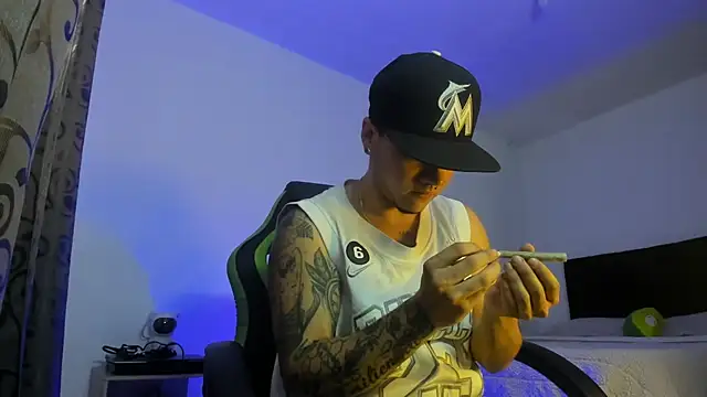 male pussy online show from 20, 9, 2025