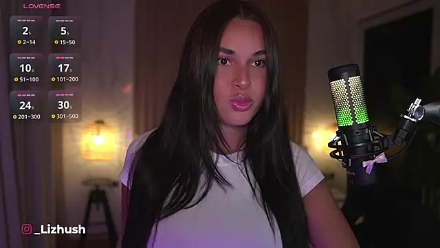 Snapshot of Lizhush_ chatting on 5, 1, 2025 Lizhush online show from 5, 1, 2025