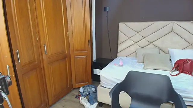 Raquel jones online show from 28, 10, 2025