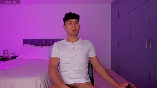 Valerio James7 online show from 3, 2, 2025