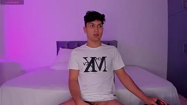 Valerio James7 online show from 4, 3, 2025