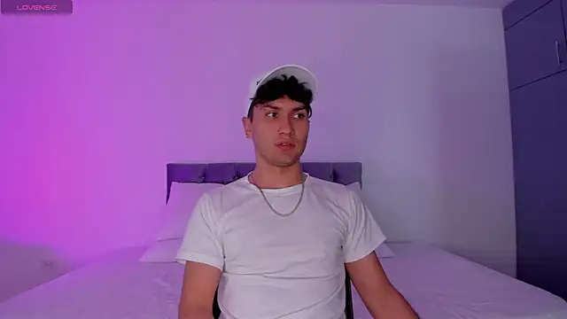 Valerio James7 online show from 11, 3, 2025